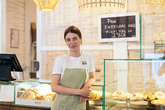 Saleswoman in a pastry shop