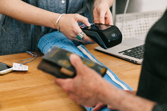 Electronic Payment in Retail Store