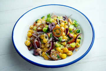 Chickpea salad with tomatoes and onions.