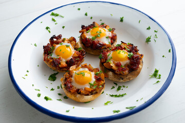 Mushrooms stuffed with chorizo ​​and quail eggs.