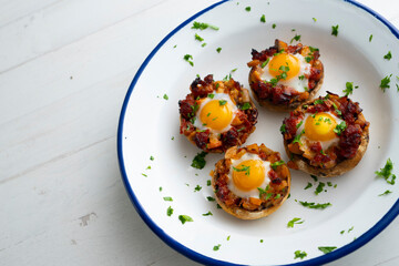 Mushrooms stuffed with chorizo ​​and quail eggs.