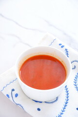 できたてで熱々のトマトスープ