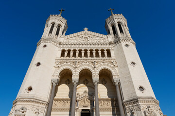 Fototapeta na wymiar Facade of the famous Notre-dame-de-fourviere basilica in Lyon