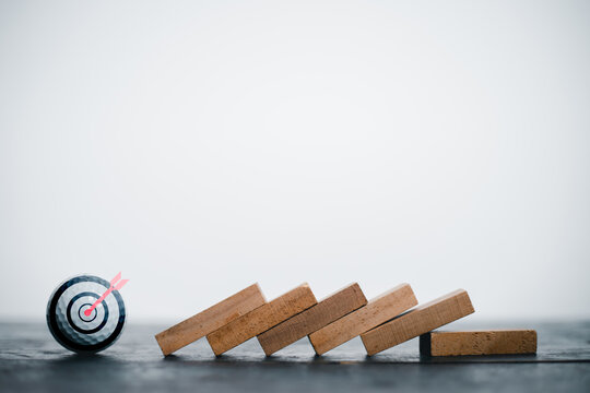 goal achievement concept golf ball with target icon for the success of the organization