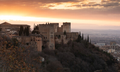 Obraz premium The ancient arabic fortress Alhambra at beautiful evening time, Granada, Spain, European travel landmark and most visited monument in all of Spain 