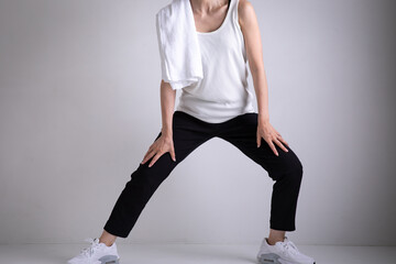 ストレッチする女性　Woman stretching