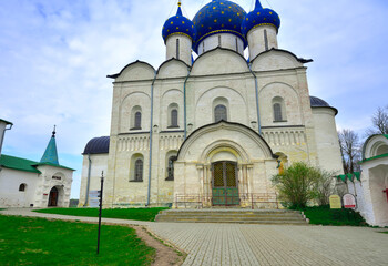 Fototapeta na wymiar The old white-stone Kremlin