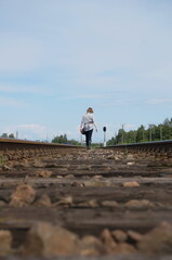 Obraz premium person walking on a railroad