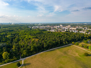 Fototapeta na wymiar Der Forstbotanische Garten und der Friedenswald in Köln von Oben / Drohne