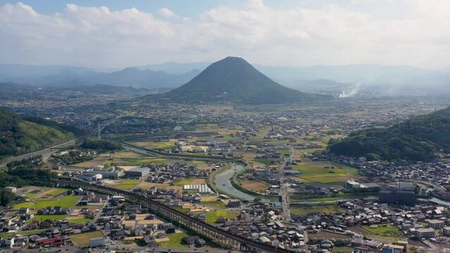 香川県坂出市上空 飯野山