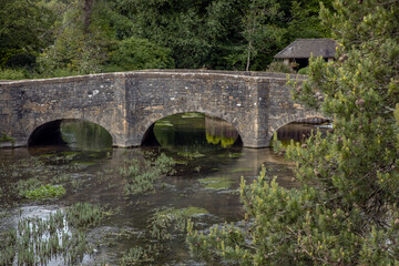 Fototapeta na wymiar stone bridge, canal, bibury, cotswolds, cottage., engeland, gloucestershire, uk, verenigd koninkrijk