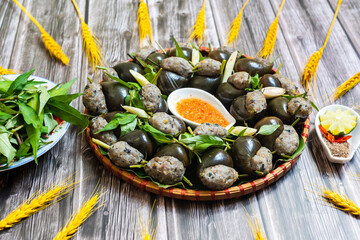 Steamed snails with lemongrass ( Oc doi hap xa).  The ingredients include ground pork, pork leg, tamarind, vermicelli, spices, puree and then leave the shell.