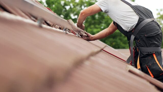 Screwing bolts for solar panels stance grip mounted