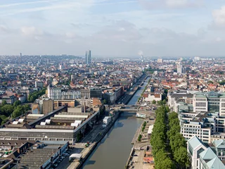 Schilderijen op glas Brussels, Belgium - May 12, 2022: Urban landscape of the city of Brussels. The Senne river canal crossing Brussels. © Eric Isselée