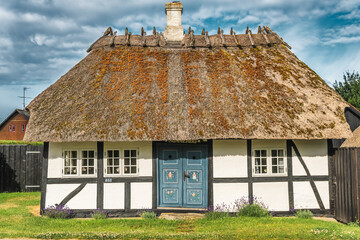 Thatched hoiuse in Faldsled on the island Funen in Denmark © Frankix