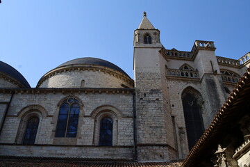 Obraz premium La cathédrale Saint Etienne, de style roman, vue de l'extérieur, ville de Cahors, département du Lot, France