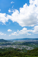 Obraz premium 最初ヶ峰展望所から見る紀の川市街