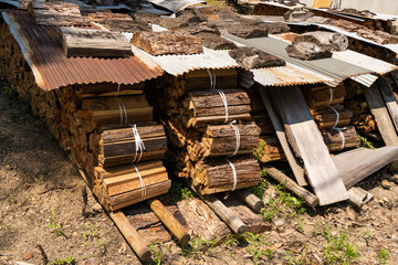 積み上げられた薪