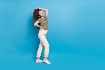 Fototapeta Full size photo of nice millennial lady look promo wear casual cloth isolated on blue background obraz