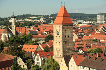 Ulmer Altstadt im Fokus; Blick von Osten auf Dreifaltigkeitskirche (Haus der Begegnung) und...