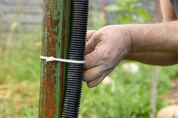 Cable tie for mounting corrugated wire casing duct.