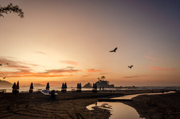 Fototapeta na wymiar Sunrise on the Castelhanos beach