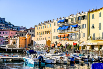 Portoferraio, Hafen, Darsena, Altstadt, Boote, Fischer, Fischerboote, Altstadthäuser, Fähre,...