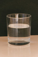 vaso cereza agua blanco negro 