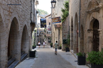 Rue typique, ville de Cahors, d&eacute;partement du Lot, France