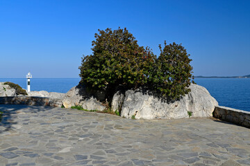 Griechische Felsküste auf der Halbinsel Methana (Peloponnes) // Greek rocky coast on the Methana...
