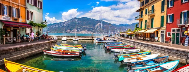 Gordijnen Scenic Lake Lago di Garda, Italy, Charming fishing village with colorful houses and boats - Castelletto di Brenzone.  © Freesurf