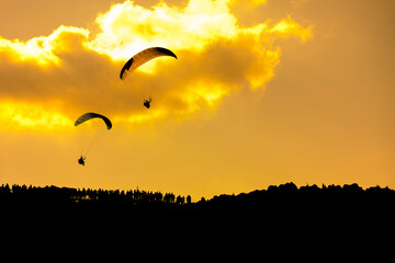At sunset
paragliders paragliding. Kapıkaya, located in Samsun's Bafra district.