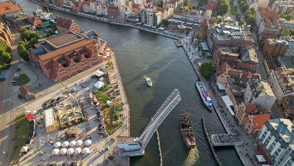 Obraz premium Drawbridge in the heart of Gdansk.