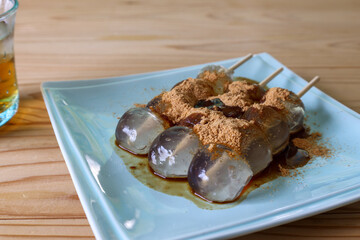 串にさしたわらび餅