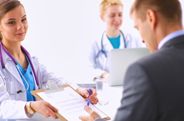 Obraz premium Medical team sitting at the table in modern hospital