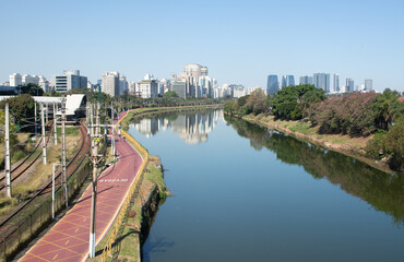Rio Pinheiros (Pinheiros River), Marginal Pinheiros bike path and railway (CPTM) - Ciclovia e linha...