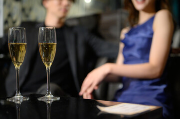イメージに使いやすい夜のお店での一幕