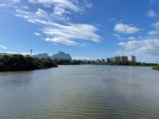 Fototapeta premium Pasaje sobre el río