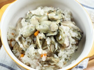 아시아 음식 굴 야채밥