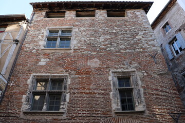 Fototapeta na wymiar Bâtiment typique, vue de l'extérieur, ville de Cahors, département du Lot, France