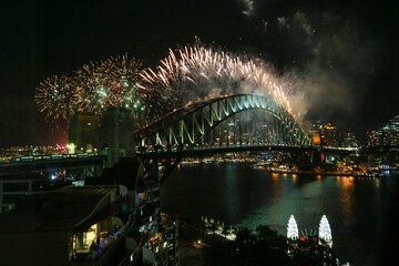 Naklejka premium fireworks over the bridge