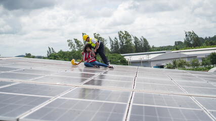 Fototapeta na wymiar Construction workers clean solar panels for energy.Renewable Energy Battery Clean Mountain Climber Activities Work Uniforms.Managers discuss electric power ecology, human, renewable energy. 
