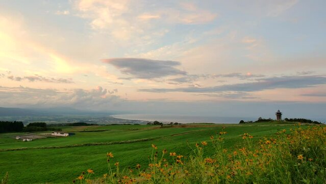 晩夏の八雲町育成牧場の景色　北海道の夏の夕景