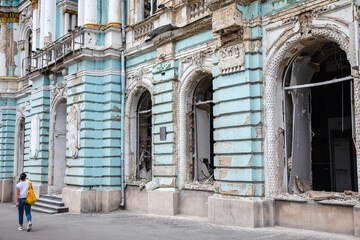 Fototapeta na wymiar Destroyed building in historical downtown in Kharkiv