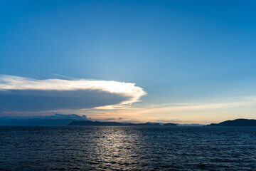 加太から見る淡路島に沈む夕日	