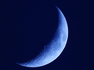 waxing crescent moon phase