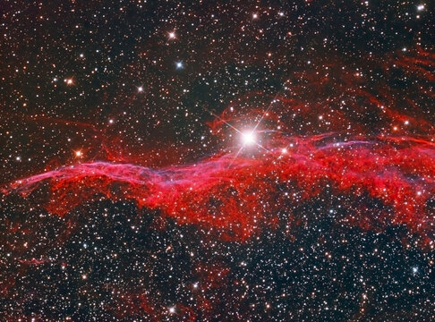 Close up of Veil nebula also known as NGC 6960 in the Cygnus constellation. I used the hydrogen alpha filter to contrast the emmitted gas. At the center there is the 52 Cygni white star.