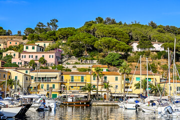 Porto Azzurro, Hafen, Boote, Segelschiffe, Altstadt, Ferienort, Insel, Elba, Hafen, Festung, Sommer, Toskana, Toskanischer Archipel, Italien