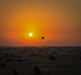 Montgolfière dans le désert de Dubai