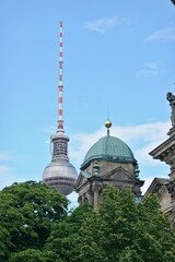 Berlin - Berliner Dom mit Fernsehturm © Komwanix